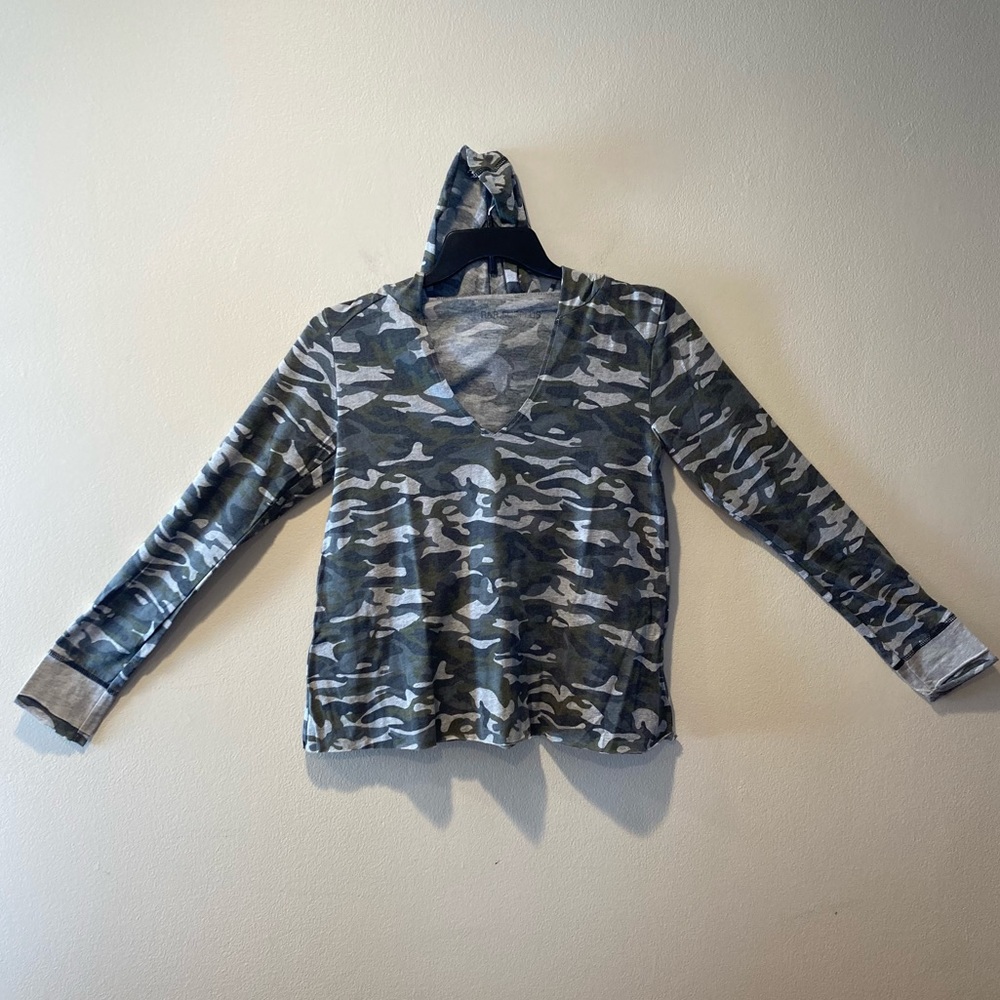Camouflage hoodie, size medium